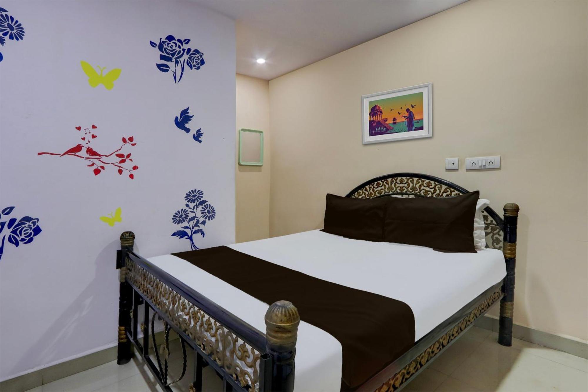 Spot On Hotel Aaraadhya Residency Хайдарабад Экстерьер фото